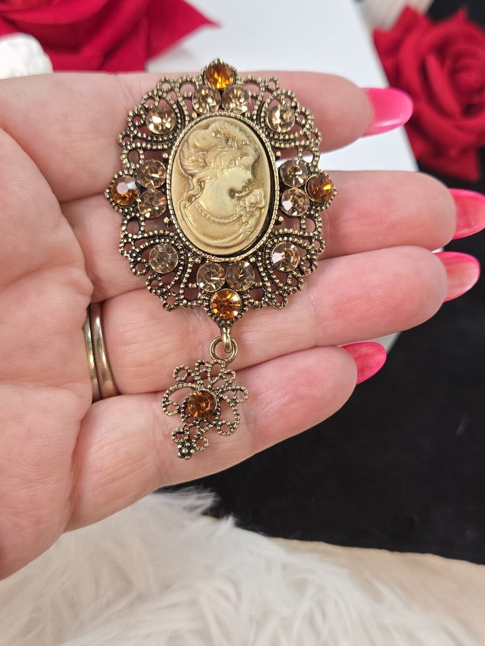Vintage Cameo Brooch Antique Gold Victorian Rhinestone Filigree Renaissance Pin - Picture 2 of 4